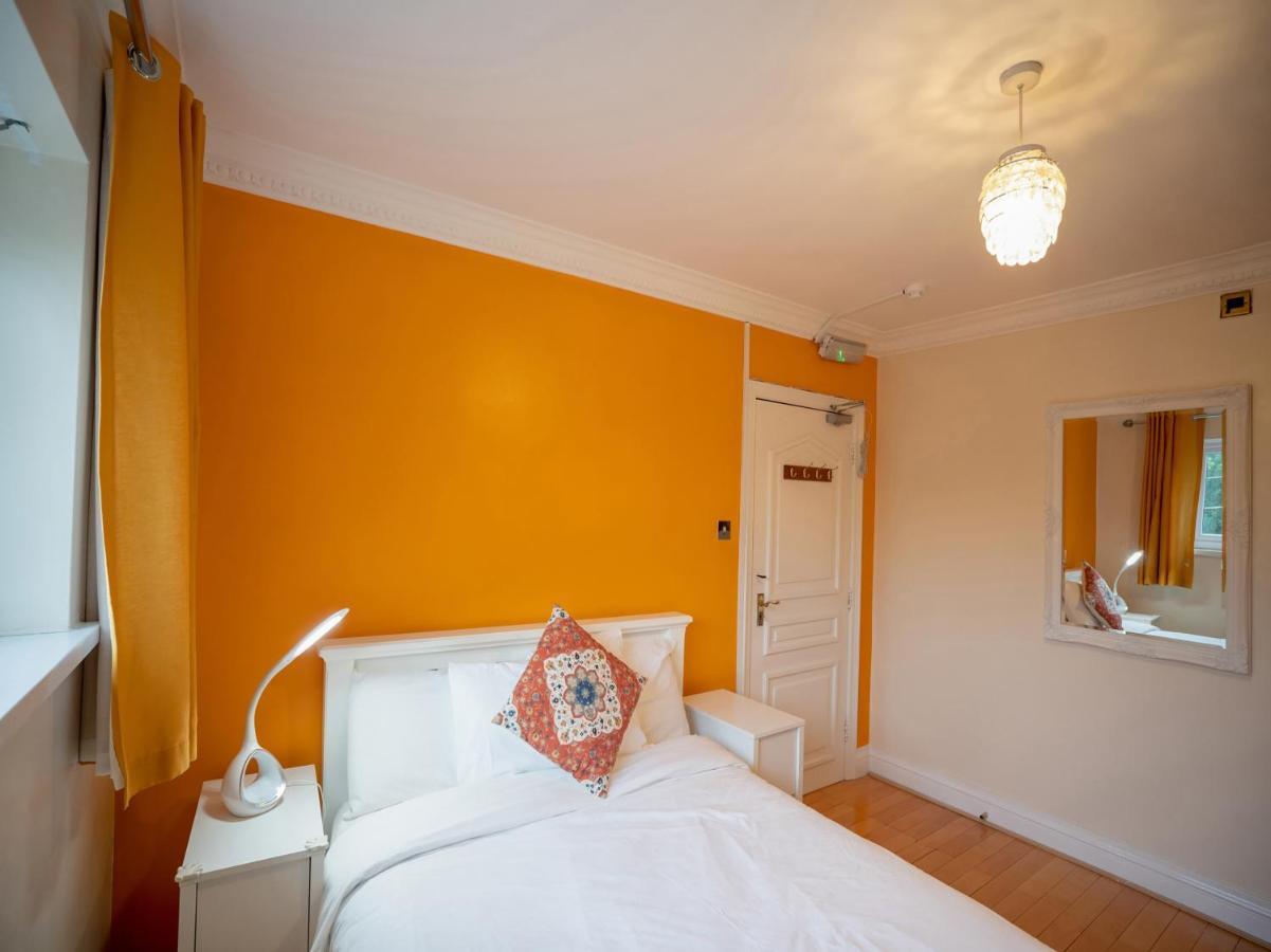 โอโย โอ๊กครอฟต์ เกสต์ เฮาส์ แมนเชสเตอร์ แอร์พอร์ต Hotel Ringway ภายนอก รูปภาพ
